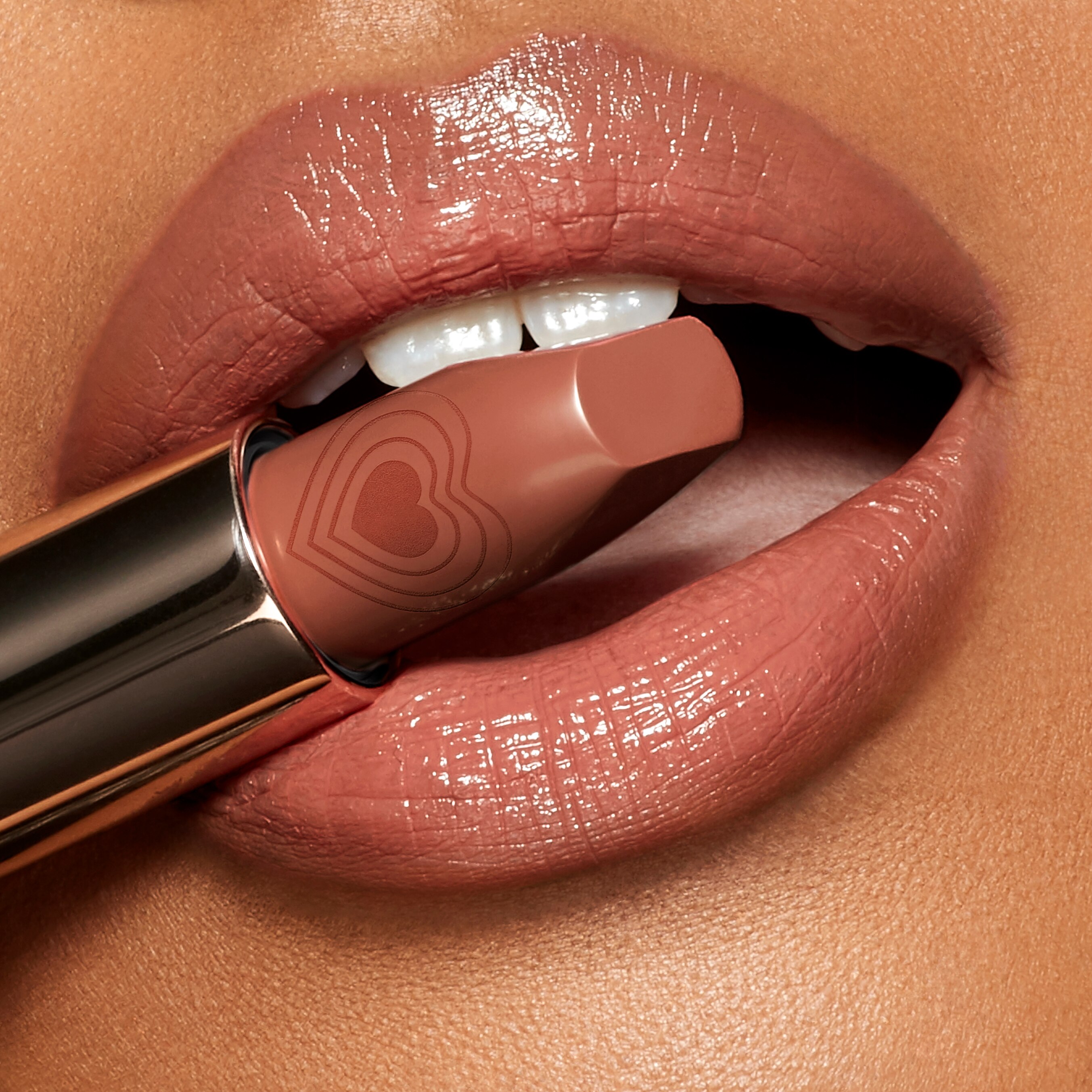 K.I.S.S.I.N.G LIPSTICK (BARRA DE LABIOS)